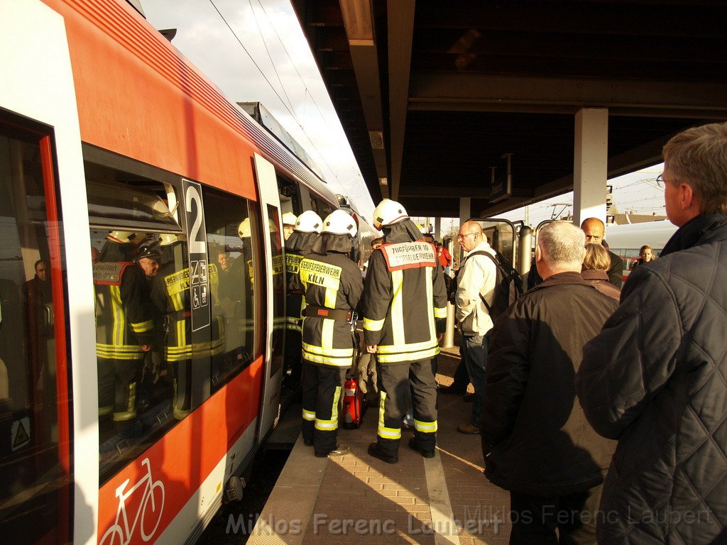 Feuer in Toilette des S-Bahn Zug Koeln Kalk Trimbornstr  P06.JPG